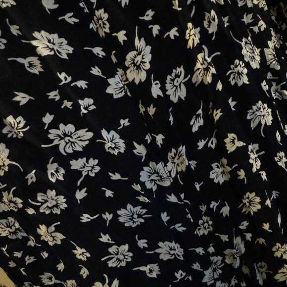 Floral crinkle maxi dress ~ M - Picture 3 of 3